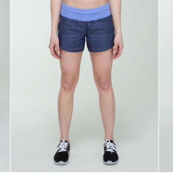 Lululemon Tracker Short II 2-Way Stretch Sz 6 - Picture 1 of 11